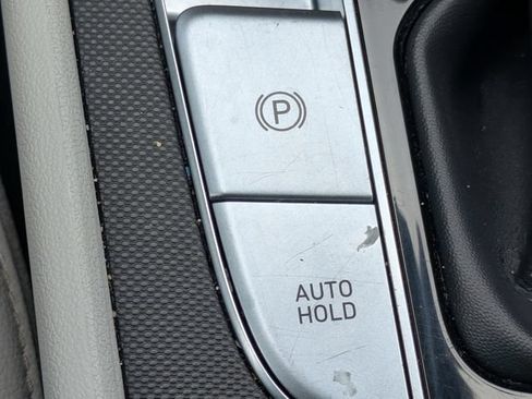 Used 2024 Hyundai Elantra Limited FWD image 29
