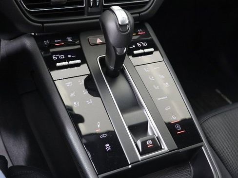 Used 2025 Porsche Macan image 20