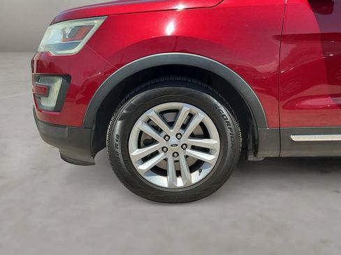 Used 2017 Ford Explorer XLT w/ Equipment Group 202A FWD image 21