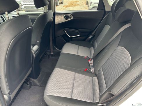 Used 2025 Kia Soul LX w/ LX Technology Package FWD image 27
