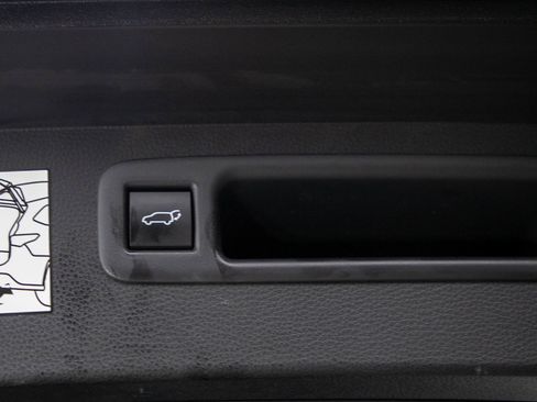Used 2024 Toyota Highlander Limited AWD/4WD image 18