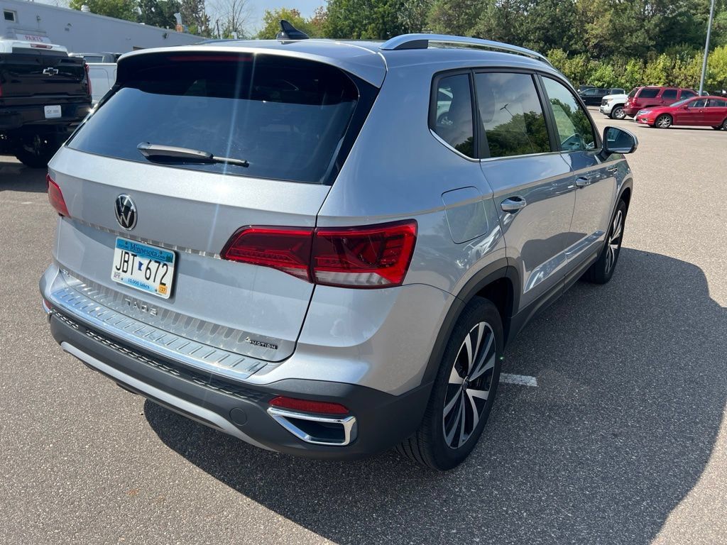 Used 2022 Volkswagen Taos SE AWD/4WD image 8