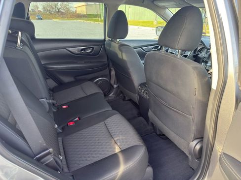 Used 2019 Nissan Rogue SV image 13