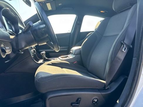 Used 2019 Dodge Charger SXT RWD image 14
