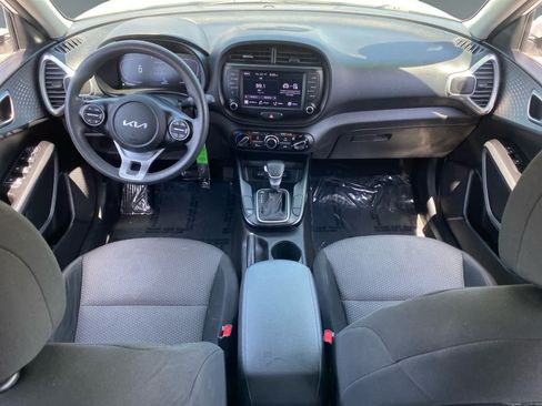 Used 2023 Kia Soul LX FWD image 10