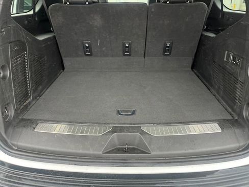 Used 2023 Chevrolet Suburban Premier image 25