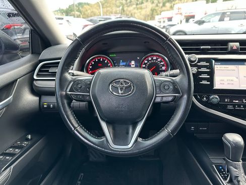 Used 2018 Toyota Camry XSE image 18