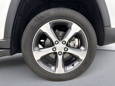 Used 2023 Jeep Grand Cherokee Limited w/ Luxury Tech Group II image 27