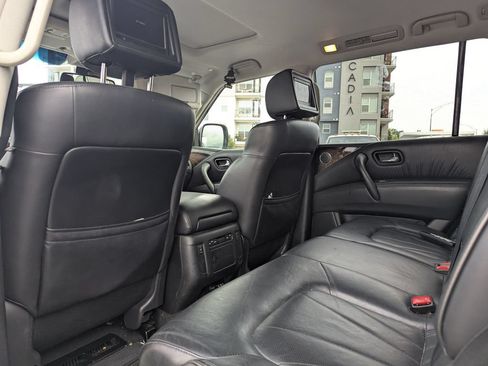 Used 2014 INFINITI QX80 4WD w/ Deluxe Touring Package image 29