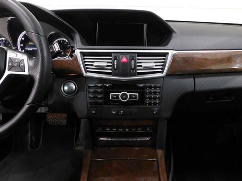 Used 2013 Mercedes-Benz E 350 4MATIC Sedan image 49