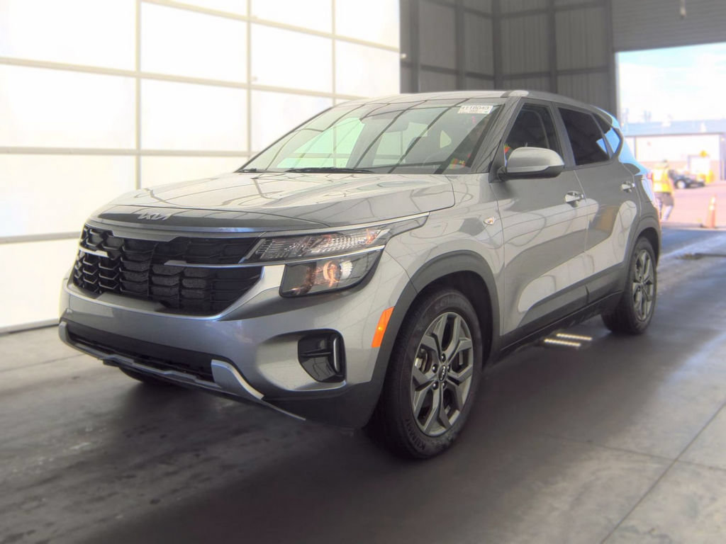 Used 2026 Kia Seltos LX FWD image 2