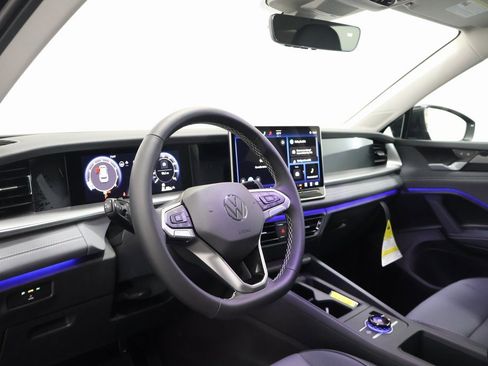 New 2025 Volkswagen Tiguan SE image 15