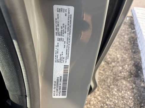 Used 2025 Chrysler Pacifica Limited image 32