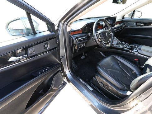 Used 2022 Lincoln Nautilus Reserve w/ Equipment Group 201A image 11