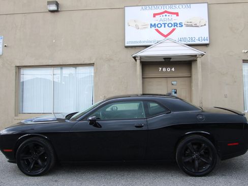 Used 2015 Dodge Challenger R/T w/ Quick Order Package 28B R/T RWD image 5