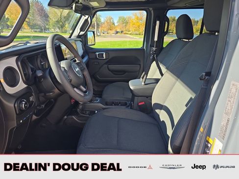 Used 2024 Jeep Wrangler Unlimited image 10