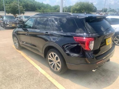 Used 2024 Ford Explorer ST-Line w/ Class IV Trailer Tow Package image 7