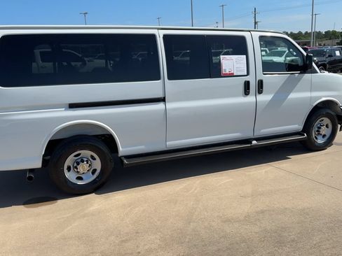 Used 2025 Chevrolet Express 3500 LT w/ LT Preferred Equipment Group RWD image 9