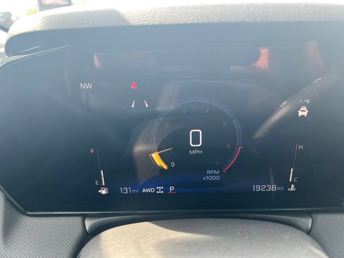 Used 2025 Chevrolet TrailBlazer LT AWD/4WD image 25