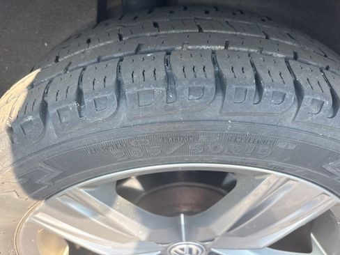 Used 2020 Volkswagen Tiguan SEL AWD/4WD image 25