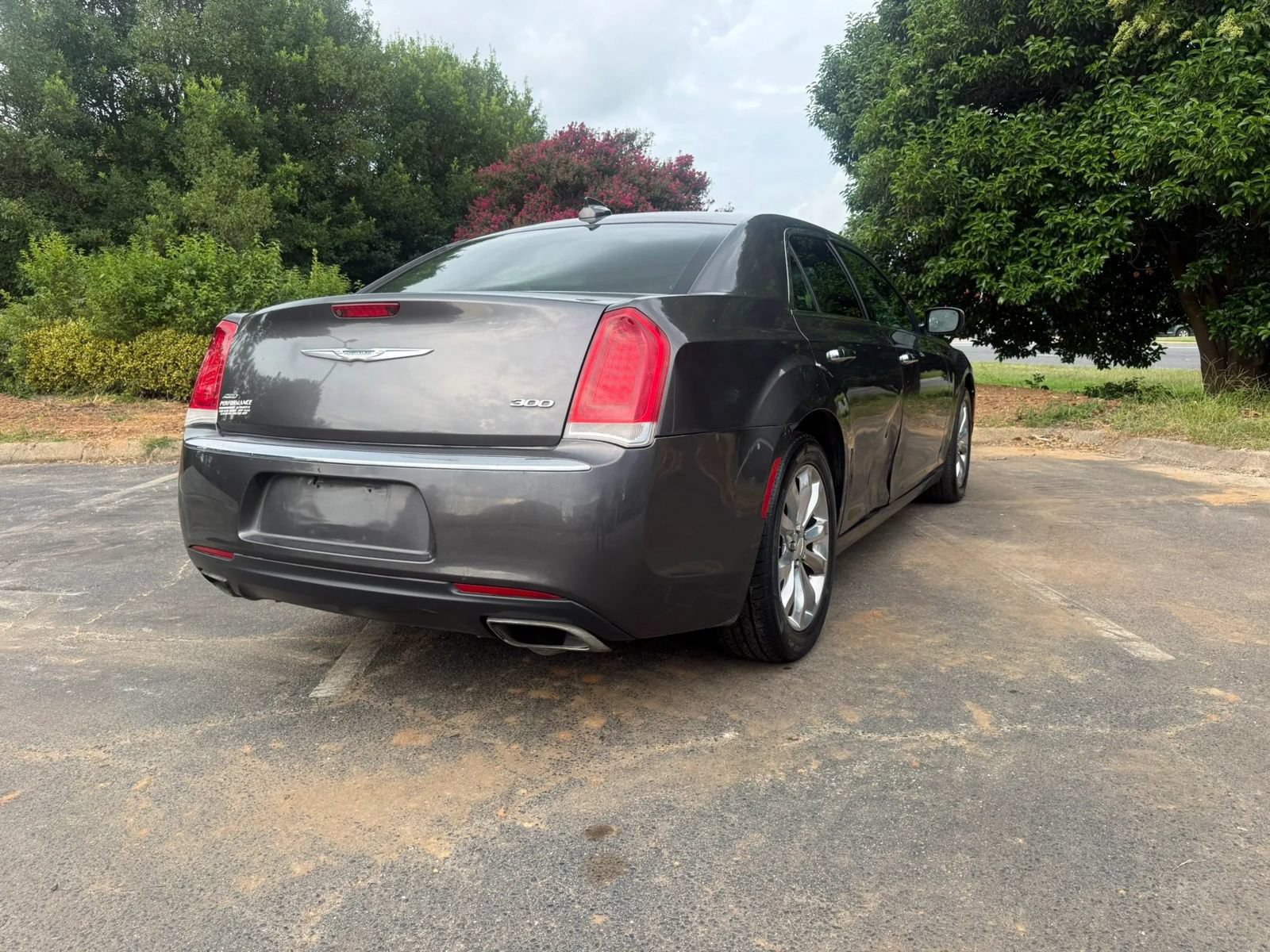 Used 2018 Chrysler 300 Limited AWD/4WD image 9