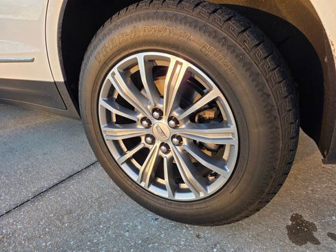 Used 2017 Cadillac XT5 Luxury w/ Driver Awareness Package image 13