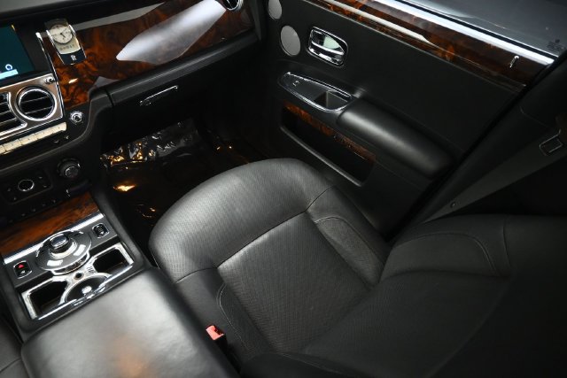 Used 2013 Rolls-Royce Ghost RWD image 41