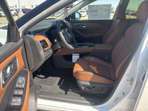 New 2026 Nissan Rogue Platinum AWD/4WD image 9