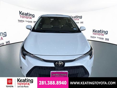 Used 2022 Toyota Corolla LE FWD image 2