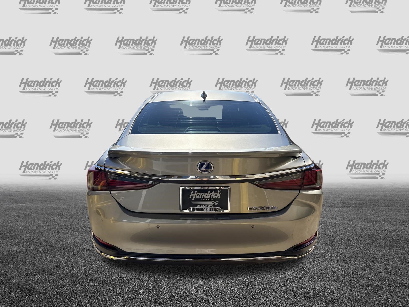 Used 2021 Lexus ES 300h w/ Accessory Package 2 FWD image 9