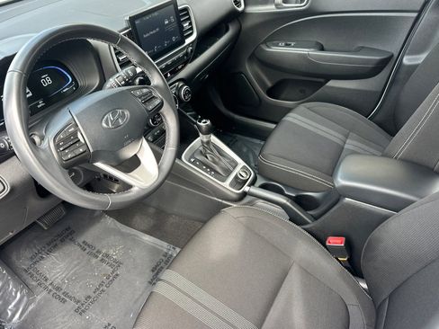 Used 2025 Hyundai Venue SEL FWD image 11