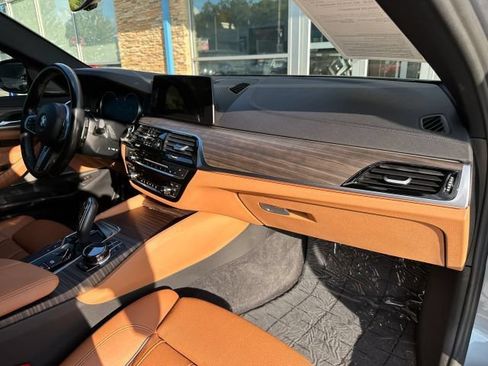 Used 2018 BMW M550i xDrive AWD/4WD image 34