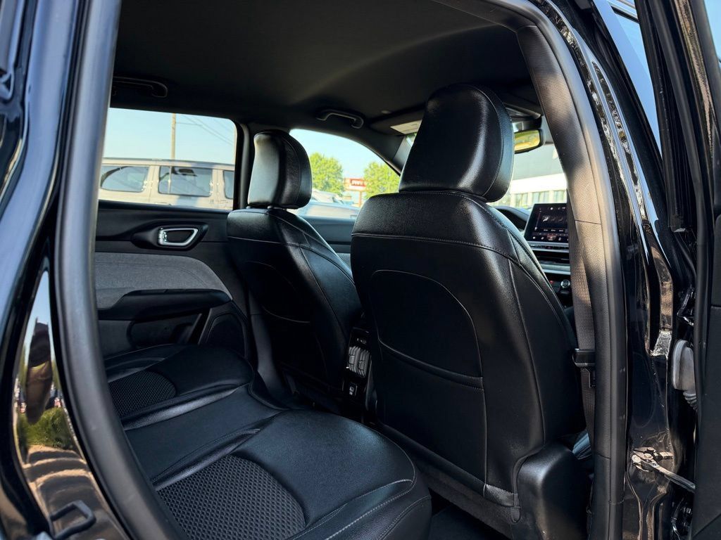 Used 2024 Jeep Compass Latitude AWD/4WD image 27