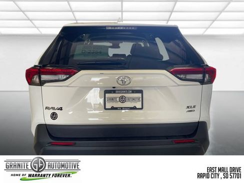Used 2025 Toyota RAV4 XLE AWD/4WD image 5