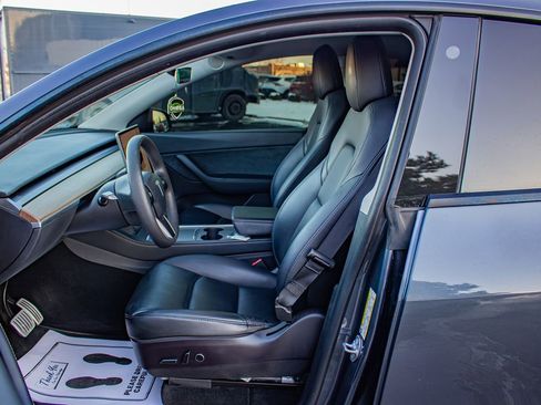 Used 2022 Tesla Model Y Performance image 12