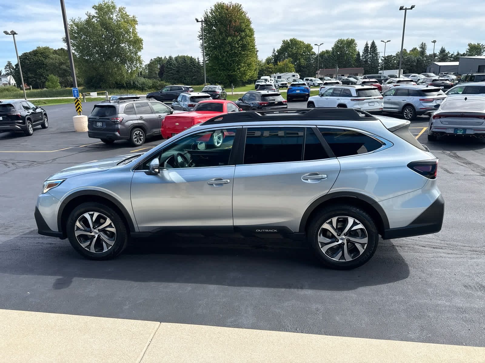 Used 2021 Subaru Outback Limited AWD/4WD image 7