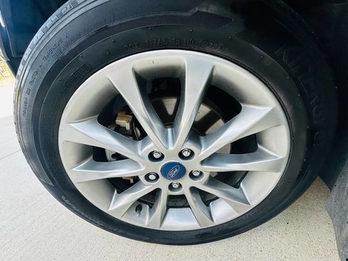 Used 2017 Ford Fusion SE FWD image 25