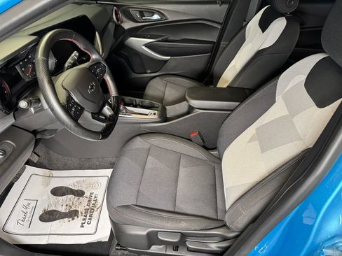 Used 2025 Chevrolet Trax RS FWD image 20