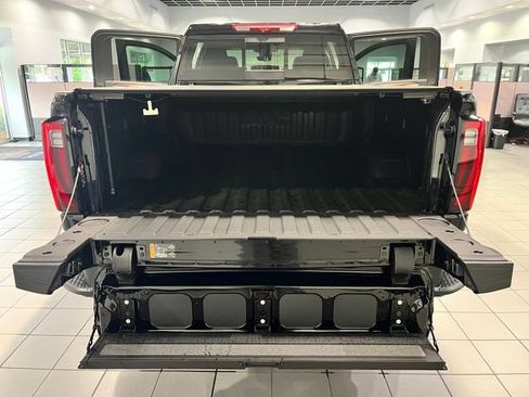Used 2025 GMC Sierra 2500 Denali w/ Technology Package AWD/4WD image 10