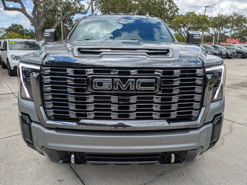 Used 2024 GMC Sierra 2500 Denali Ultimate AWD/4WD image 8