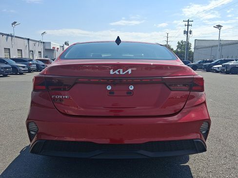 Used 2023 Kia Forte LXS w/ LXS Technology Package FWD image 5