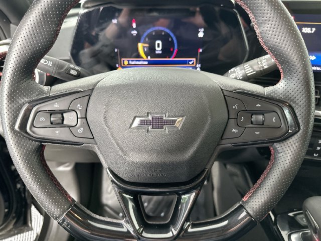 Used 2025 Chevrolet Trax RS w/ Sunroof Package FWD image 20