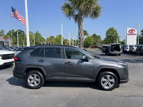 Used 2022 Toyota RAV4 XLE AWD/4WD image 11