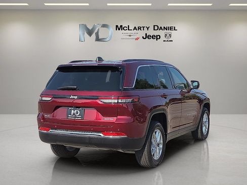 Used 2024 Jeep Grand Cherokee Laredo X w/ Trailer Tow Package AWD/4WD image 5
