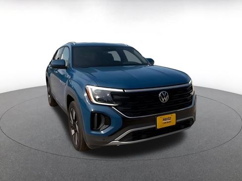 Used 2025 Volkswagen Atlas Cross Sport SE FWD image 3