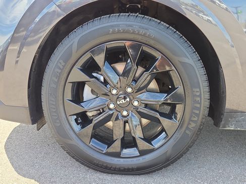 Used 2023 Kia Carnival SX Prestige FWD image 6