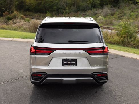 Used 2024 Lexus LX 600 4WD w/ Luxury Package image 8