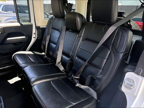 Used 2019 Jeep Wrangler Unlimited Sahara w/ Dual Top Group AWD/4WD image 21