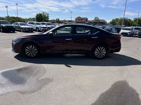 Used 2024 Nissan Altima 2.5 SV AWD/4WD image 6