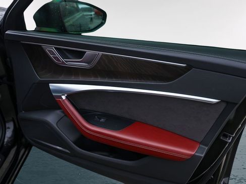 Used 2020 Audi S6 Prestige w/ Prestige Package image 31